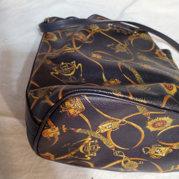 Mark Cross Bucket Bag. Leather. Black & Gold. America's First Luxury Brand. - Picture 10 of 11